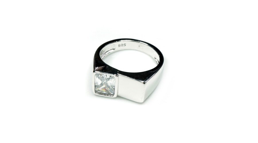 Пръстен с правоъгълен циркон